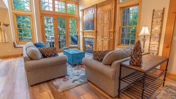 TV, fireplace, DVD player, books