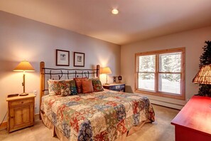 5 Schlafzimmer, Bügeleisen/Bügelbrett, WLAN, Bettwäsche