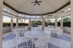 Outdoor dining - 2 bedroom villa with gorgeous ocean front views located in Palmetto Dunes! (Hilton Head Island)