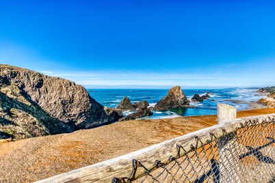 Dog-friendly house w/ ocean & mountain views - easy beach/park access, game room