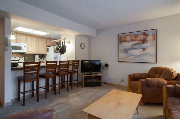 Flat-screen TV, fireplace, DVD player, stereo