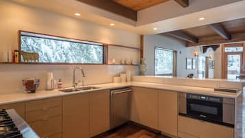 KĂŒhlschrank, Mikrowelle, Ofen, Herdplatte