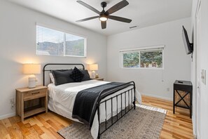 3 bedrooms, iron/ironing board, WiFi, bed sheets