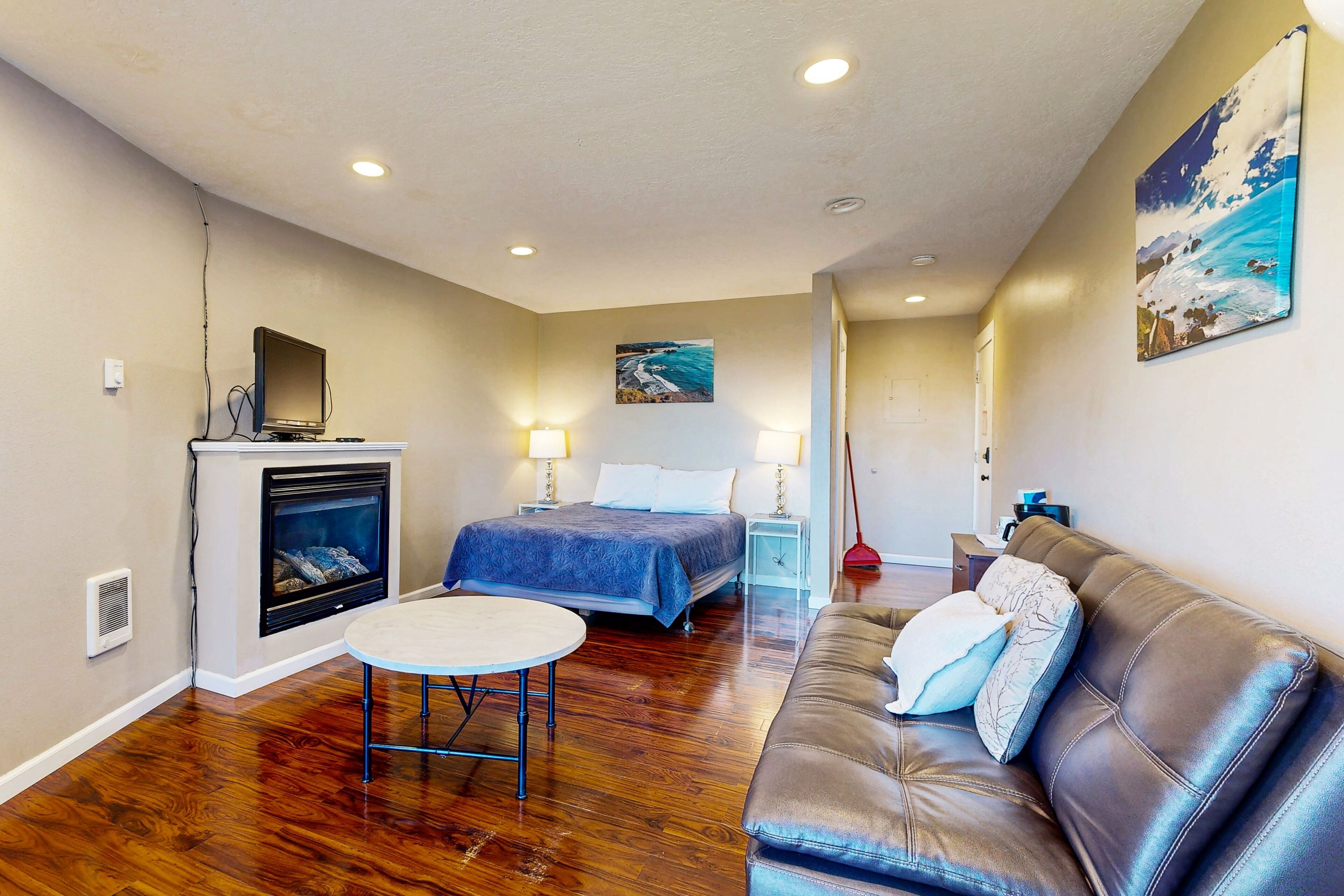 Dog-Friendly Studio with Private Balcony - Miles of Beach just Steps Away