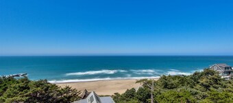 Dog-Friendly Studio with Private Balcony - Miles of Beach just Steps Away