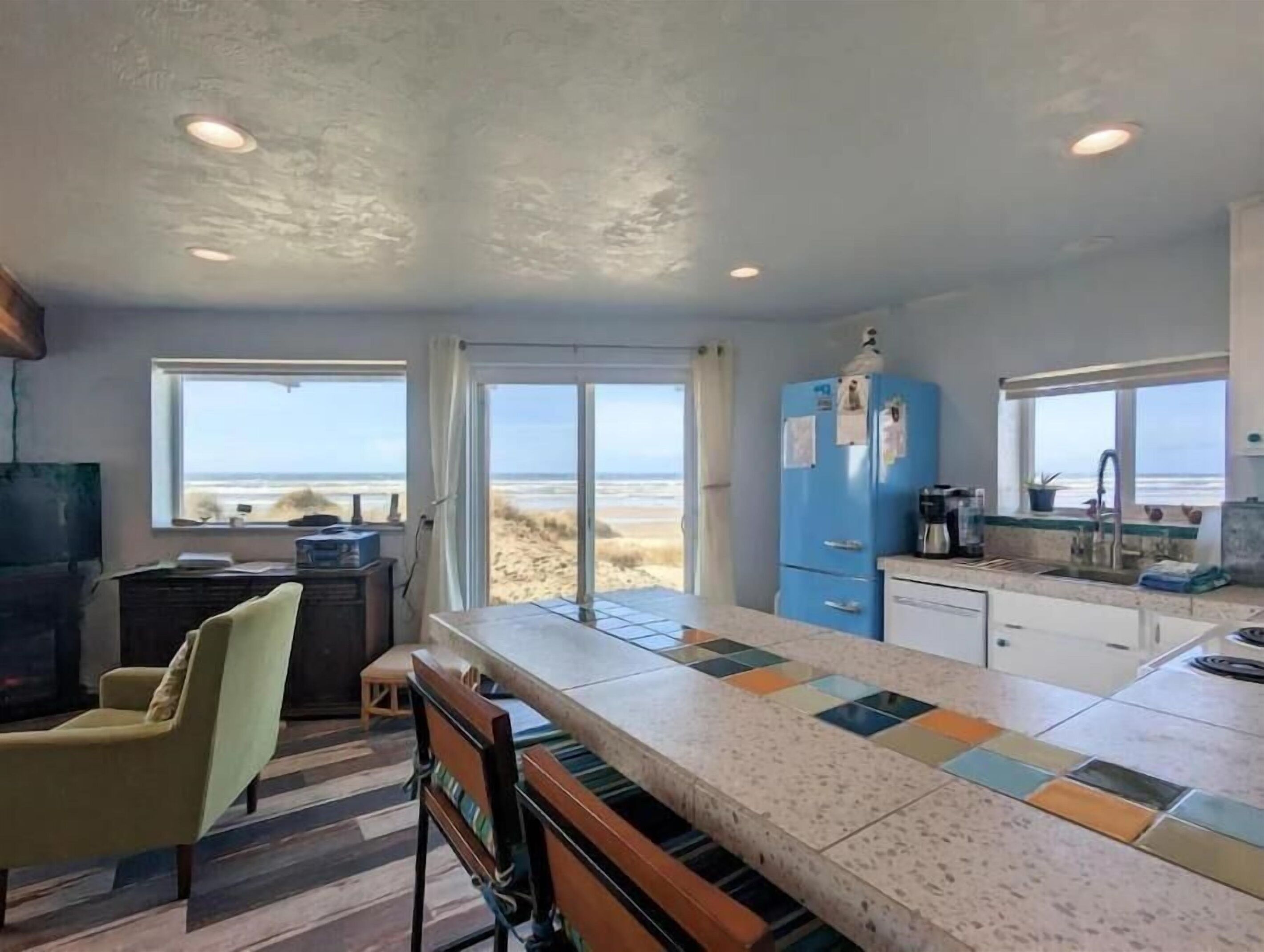 冰箱、微波炉、烤箱、炉灶