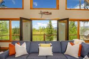 Smart TV, fireplace, DVD player, video library