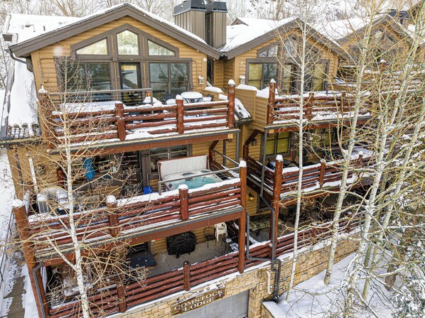 Exterior - Discover Your Ideal Condo Escape: Free Shuttle, Private Hot Tub & BBQ Await! (Deer Valley)