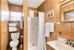 Ensemble douche/baignoire, serviettes fournies