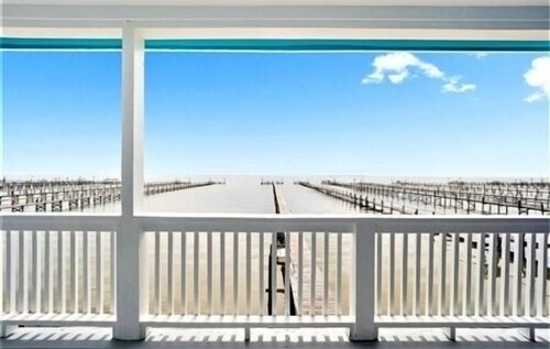 The Miller Home. Four Bedroom, Four Bath. Private Fishing Pier.
