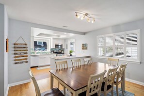 Dining - 2834SR Coastal Pool Retreat in the Ventura Keys! (Ventura)
