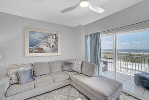 Een televisie en een dvd-speler