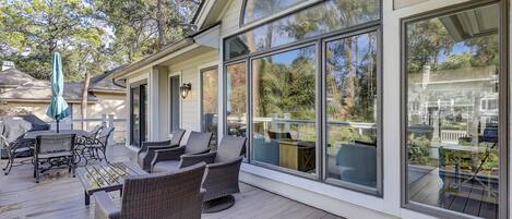 屋外ダイニングエリア