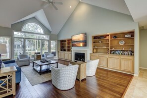 Smart TV, fireplace, DVD player, ping pong