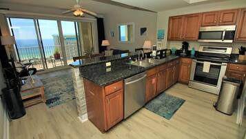 Fridge, microwave, oven, stovetop