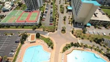 Lämmitetty uima-allas