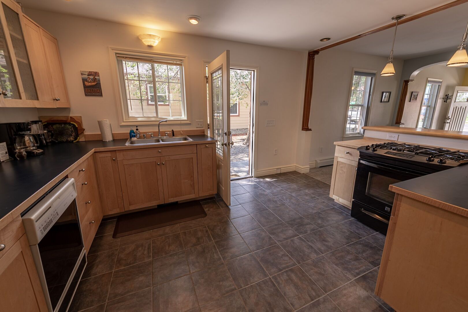 Réfrigérateur, micro-ondes, four, cafetière/bouilloire