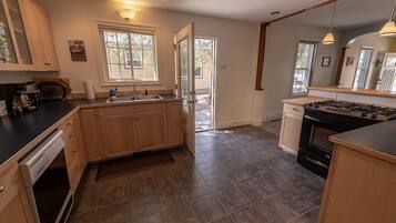 Fridge, microwave, oven, coffee/tea maker