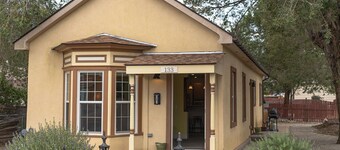 Dog Friendly! Dunwell Cottage: Cute Downtown Home, Close to Everything!!