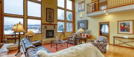 TV, fireplace, DVD player, books