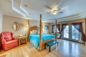 5 bedrooms, iron/ironing board, internet, bed sheets - Dog-friendly home with mountain views, pool & private hot tub (Gypsum)