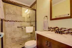 Bathtub, towels