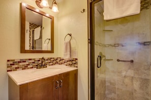 Bathtub, towels