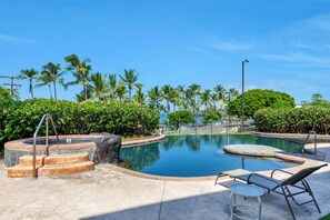 Pool - 🏖️Third Floor Penthouse | AC | Excellent Views Ocean | Walk To Beach (Kailua Kona)