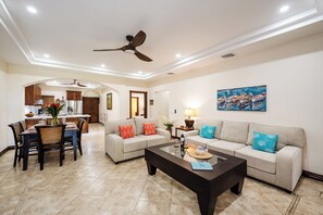 Een televisie en een kantoor