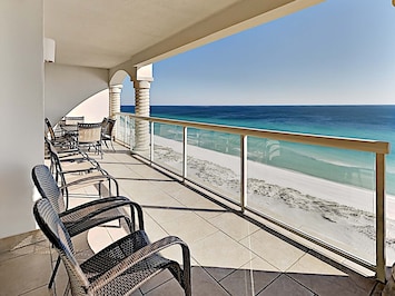 Welcome to Beach Club #1202C!