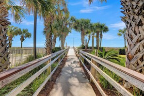 Property grounds - Gulf Front Condo | Outdoor Pool & Grill! (Orange Beach)