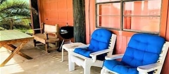 La maison de la baie. Studio, une baignoire. Jetée de pêche privée.