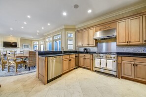 Fridge, microwave, oven, stovetop - 12 Whelk, Steps to the Beach, Private Pool, Ocean View, Free Golf (Hilton Head)