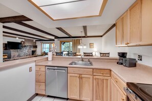 Fridge, microwave, oven, stovetop - Perfect Downtown Retreat with ALL NEW APPLIANCES AS OF FALL 2025! (Breckenridge)