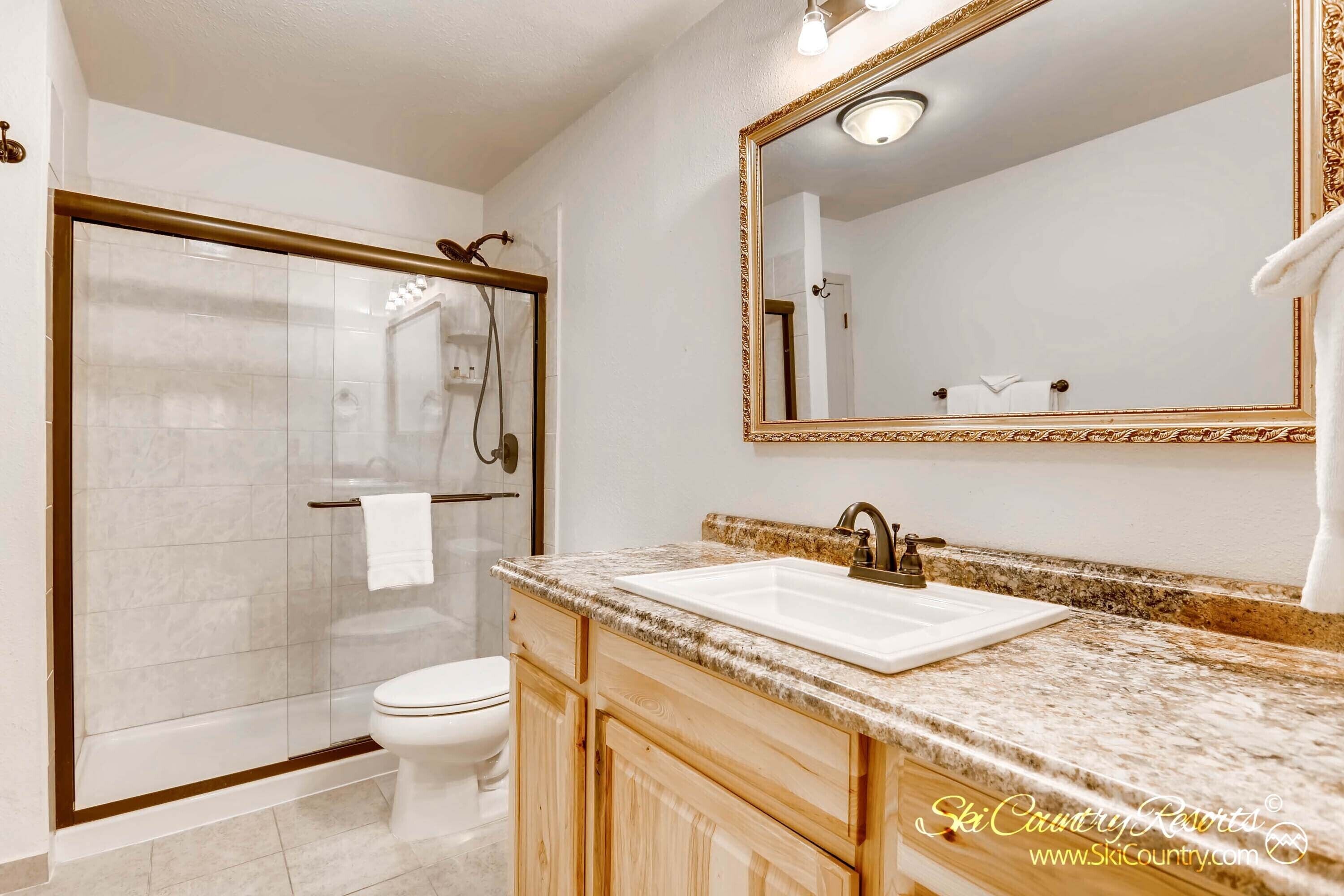 Perfect Downtown Retreat to spend Holidays in Breck LB215