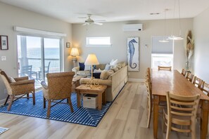 TV, DVD player - Gulf Front, Gorgeous Panoramic Gulf Views, Large Deck, Dune Allen Beach (Santa Rosa Beach)