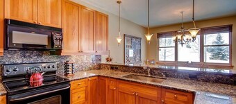 Underbar radhus med gratis sÀsongstransport och privata badtunna-rabatter!