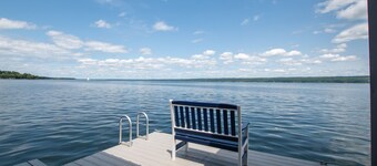 Seneca Shores: "Attention Wine Trail y Lakefront Enthusiasts!"