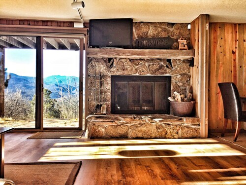 Breathtaking  Mountaintop Retreat