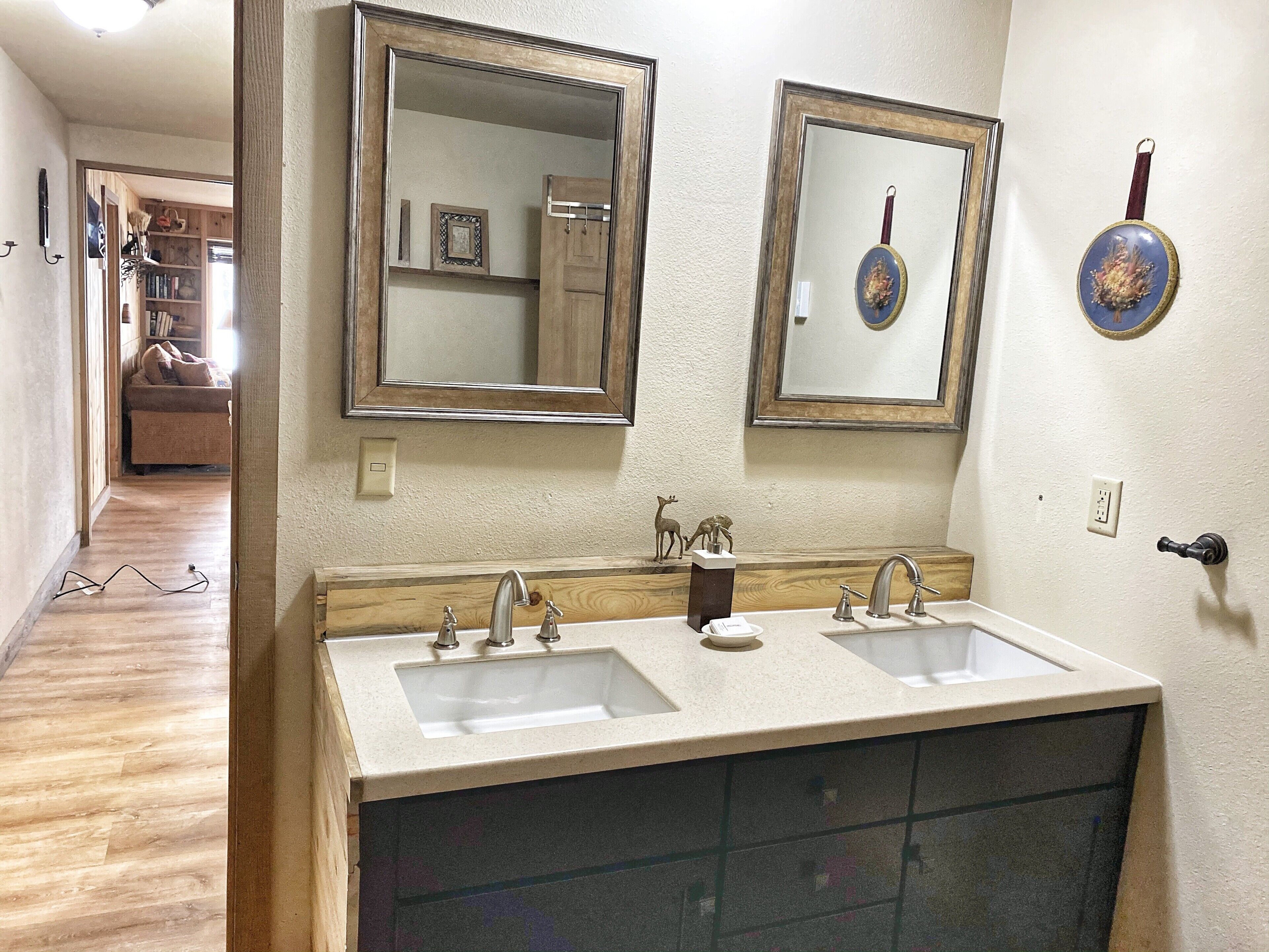 Bruser, hårtørrer, håndklæder