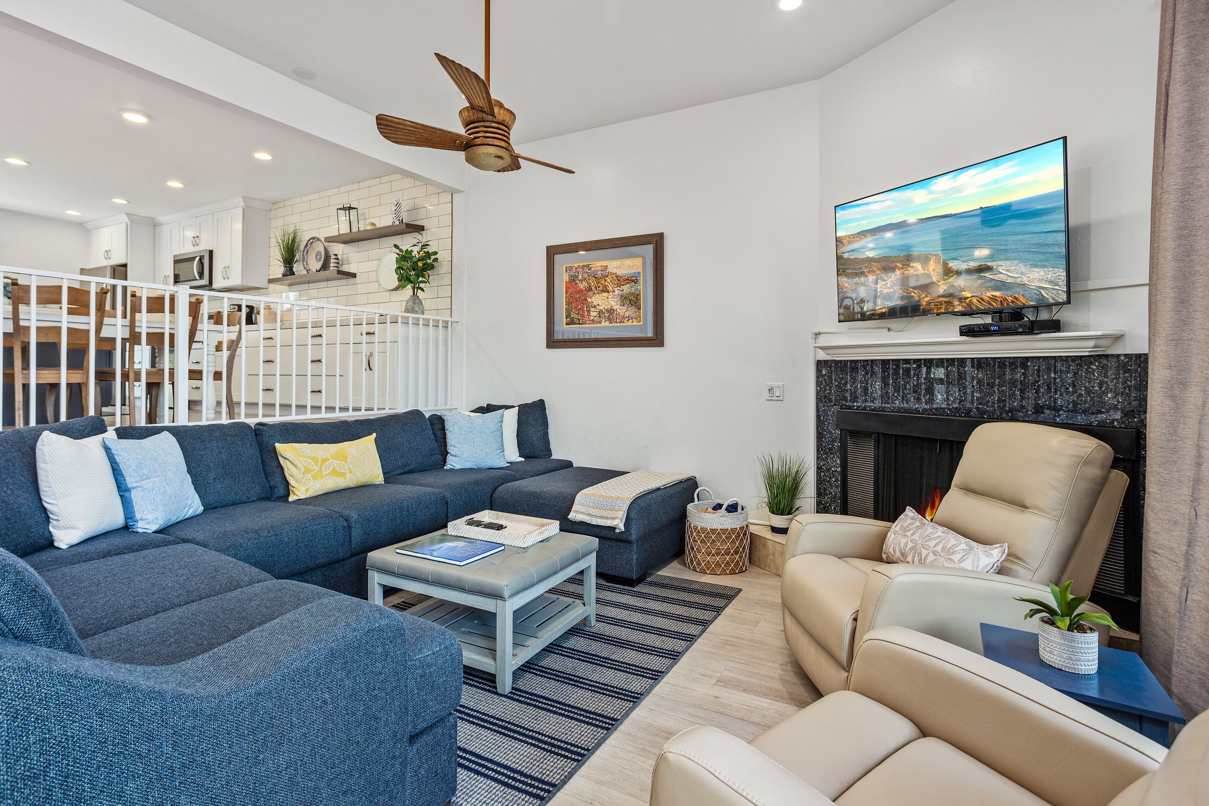 Live in the Sunshine- Walk to the Breeders Cup! Near Pool, Beach, Restaurants