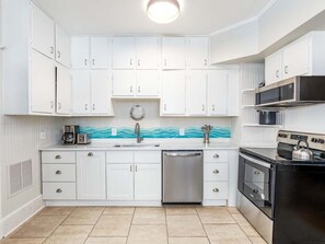 Fridge, microwave, stovetop, dishwasher