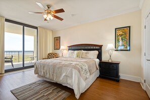 3 slaapkamers, een strijkplank/strijkijzer, gratis wifi, beddengoed