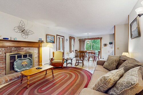 Cozy, Quiet, Secluded - within Short Walk of the Beach