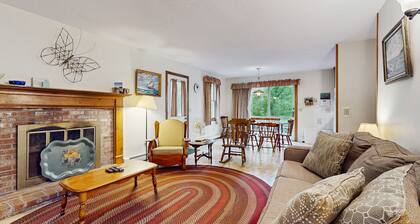 Cozy, Quiet, Secluded - within Short Walk of the Beach