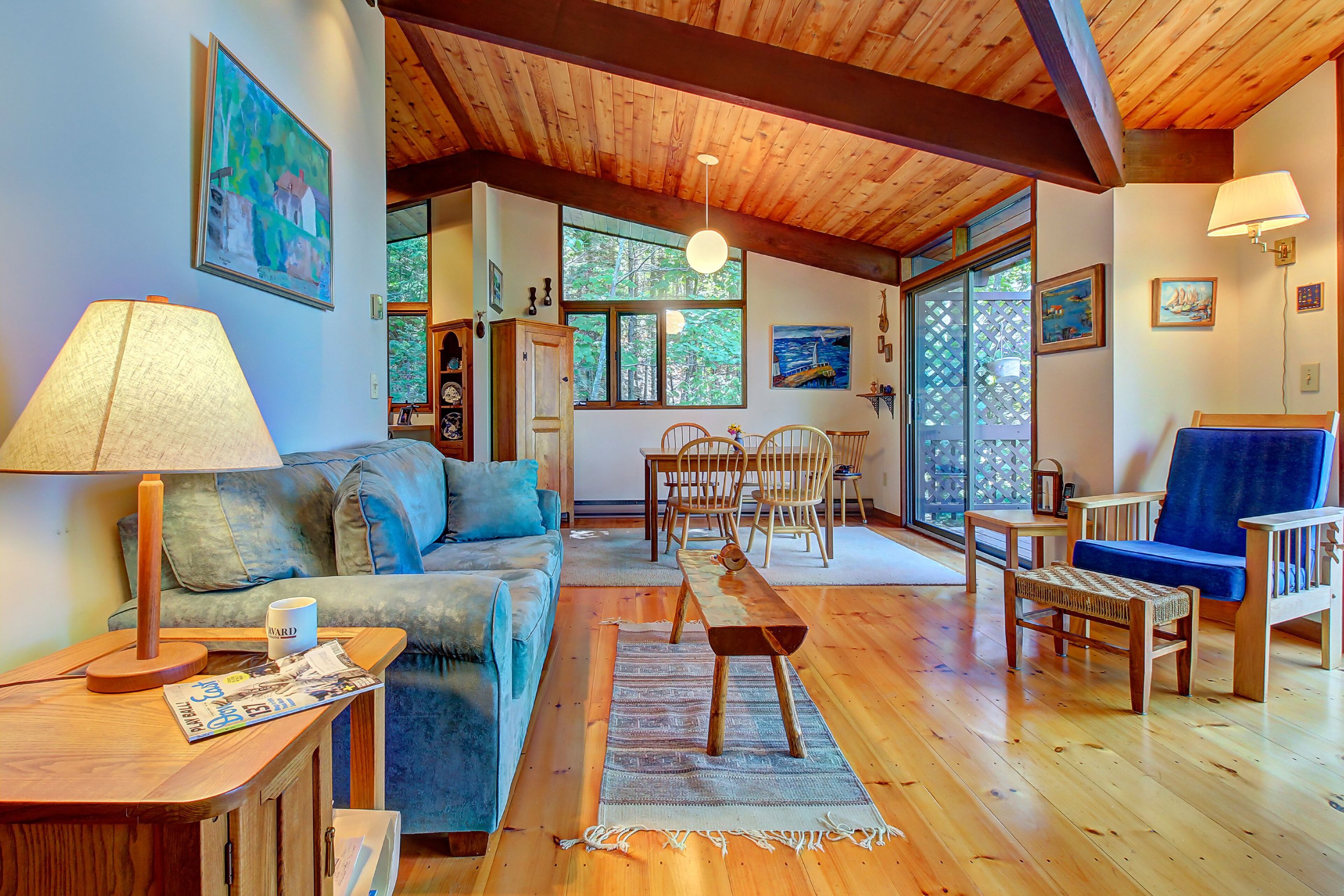 TV, DVD player, books, stereo