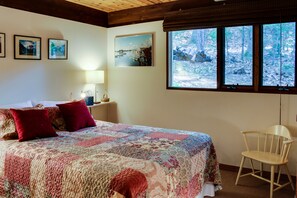 3 bedrooms, iron/ironing board, Internet, bed sheets - Beautiful hidden Waterfront Retreat with  Rocky Beach (East Boothbay)