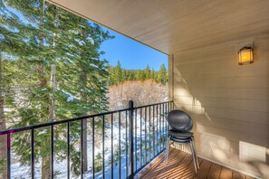 Property grounds - Charming Condo w/ Shared Hot Tub, Pool, Resort Amenities - Close to Ski & Beach (Carnelian Bay)