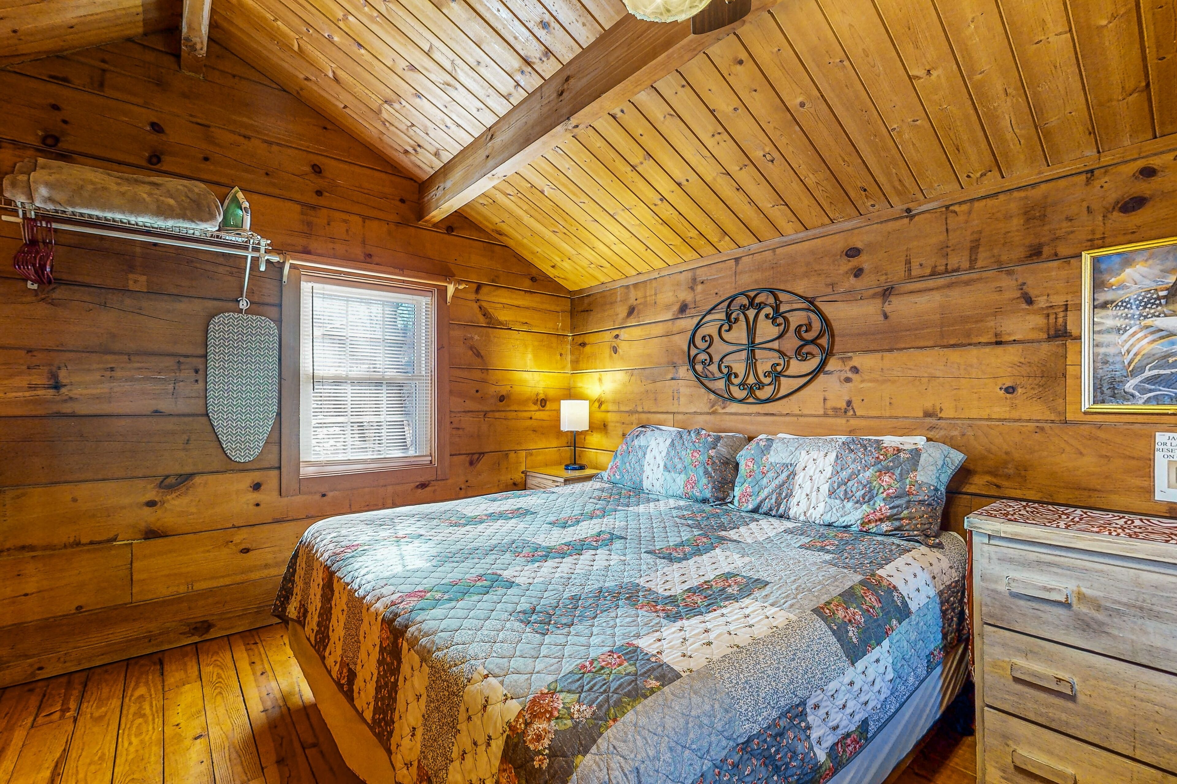 1 chambre, fer et planche à repasser, Internet gratuit, draps fournis