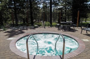 Baignoire à remous extérieure
